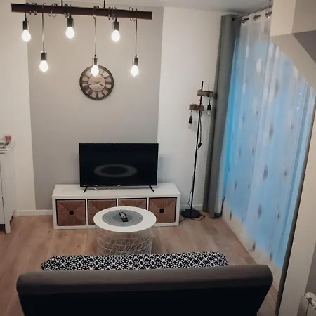 Cosy Et Moderne En Centre Ville, Fibre Haut Debit Apartment Ernee